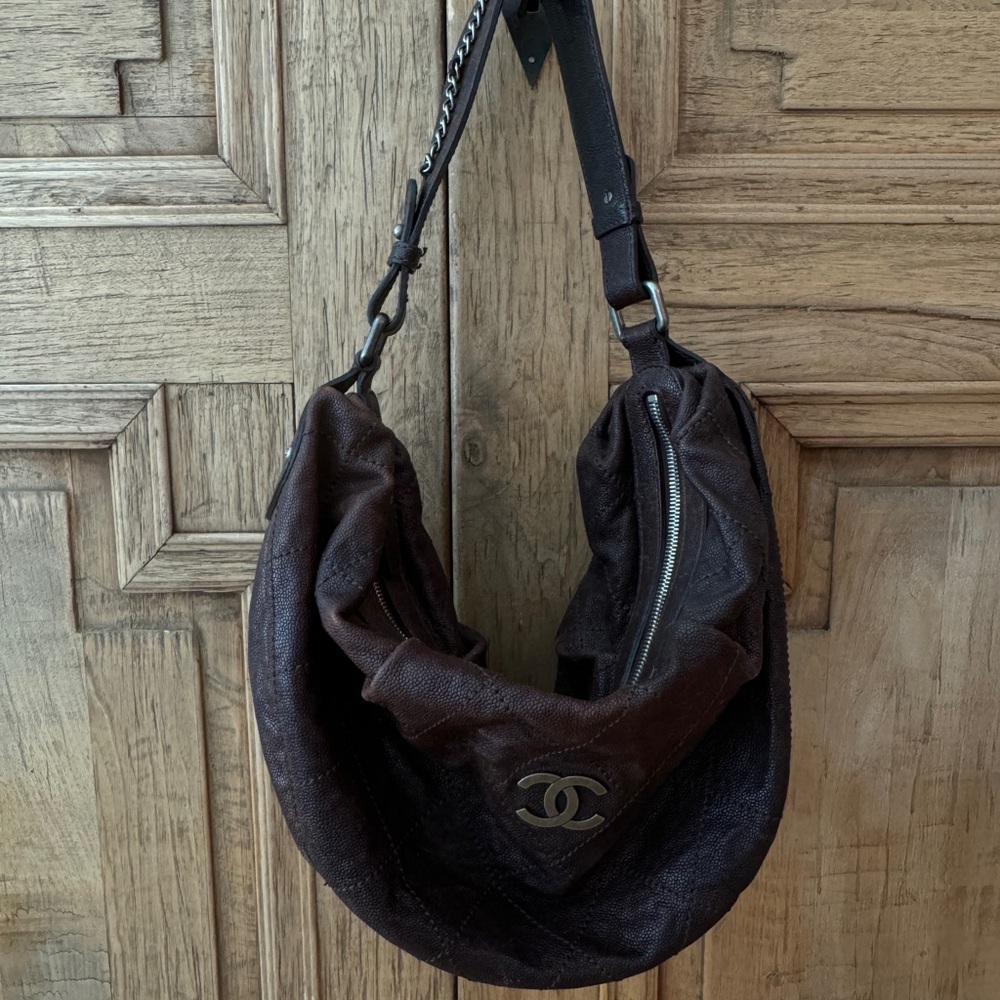 70% ($3,000) OFF RARE CHANEL LIGNE HOBO